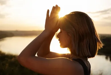 Mujer meditando
